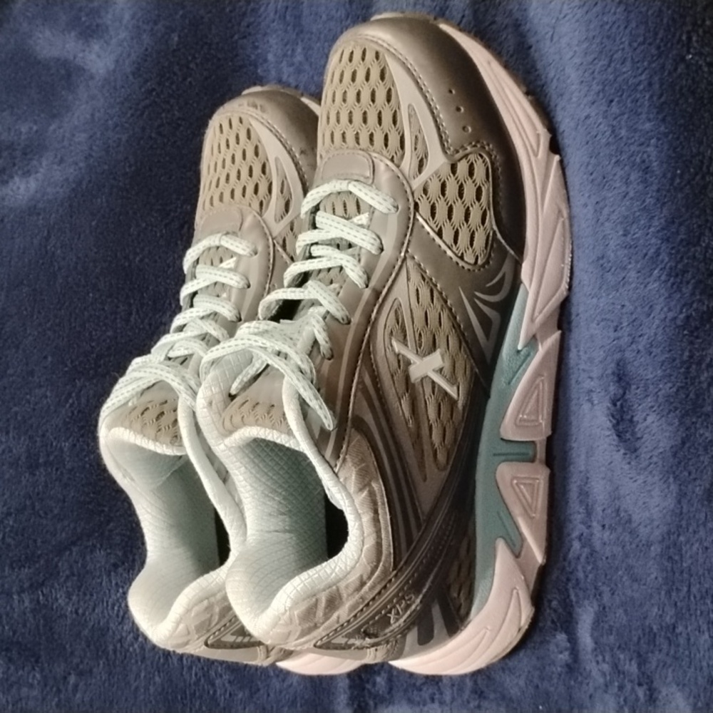 Xelero Women's Gray Blue Sneakers Size 8